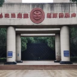 大学校门 该打开了